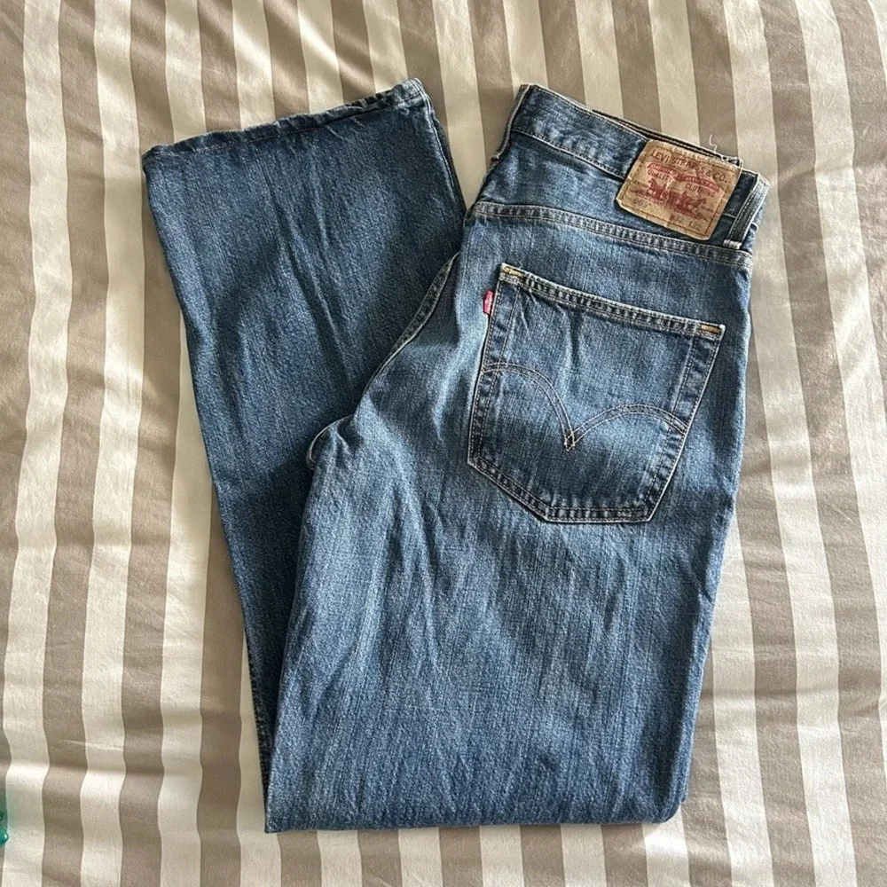 2000's Levi's 569 Loose Straight Medium Wash Denim Jeans Size 32 x 32